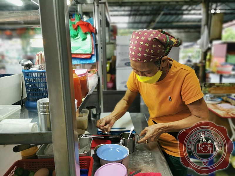 Lye Lye Food Court, Terengganu Road – Succulent White Chicken ...